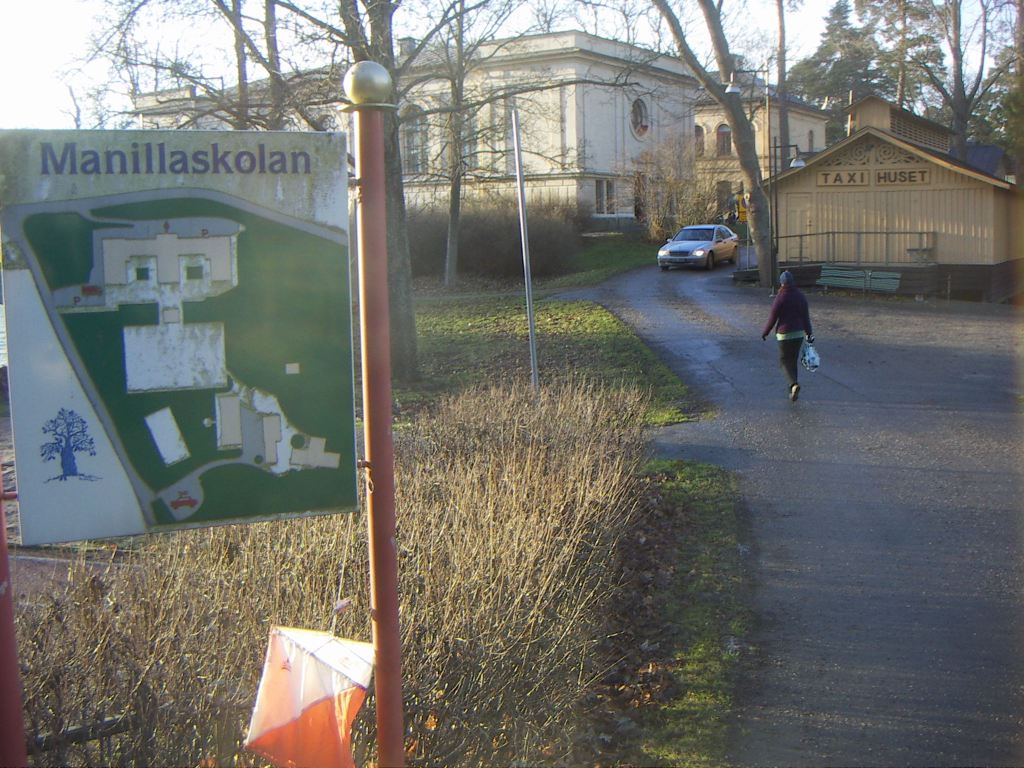 PICT0357.JPG E på väg till Manillaskolan.JPG